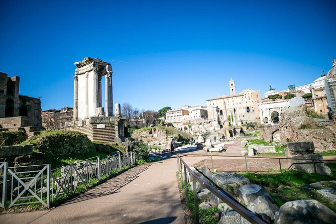 Rome in 2 Days Tour with Forum Colosseum Trevi Fountain Vatican & Sistine Chapel - Where the tour starts (and how to not waste your first morning)