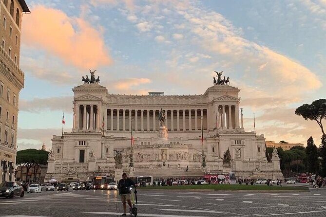 Rome in Golf Car a Private Trip between History and Beauty - Piazza Venezia and the Colosseum area: getting your bearings fast