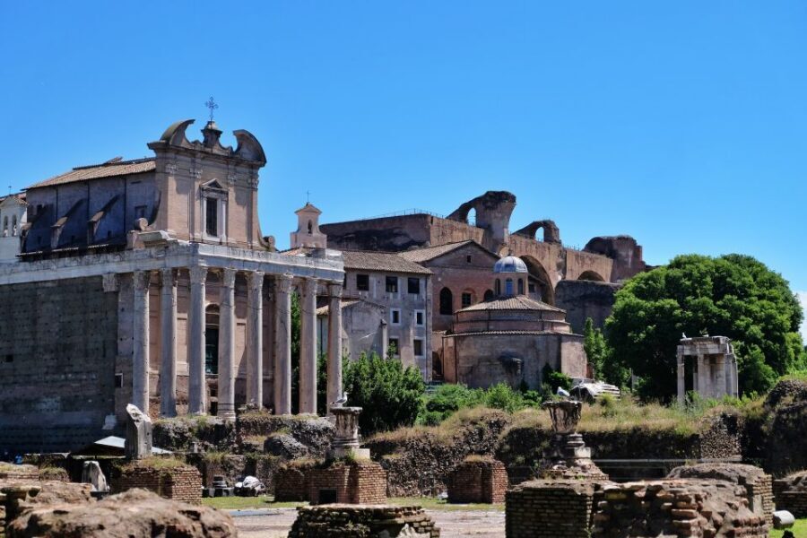 Rome: Introduction to the Colosseum and Ancient City Tour - Myths, legends, and gladiator stories (with radios so you don’t miss words)