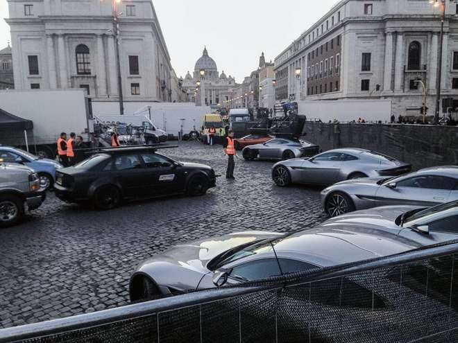 Rome: James Bond Spectre Tour by Minivan - The first hill-and-landmark stretch: Vatican City to Janiculum