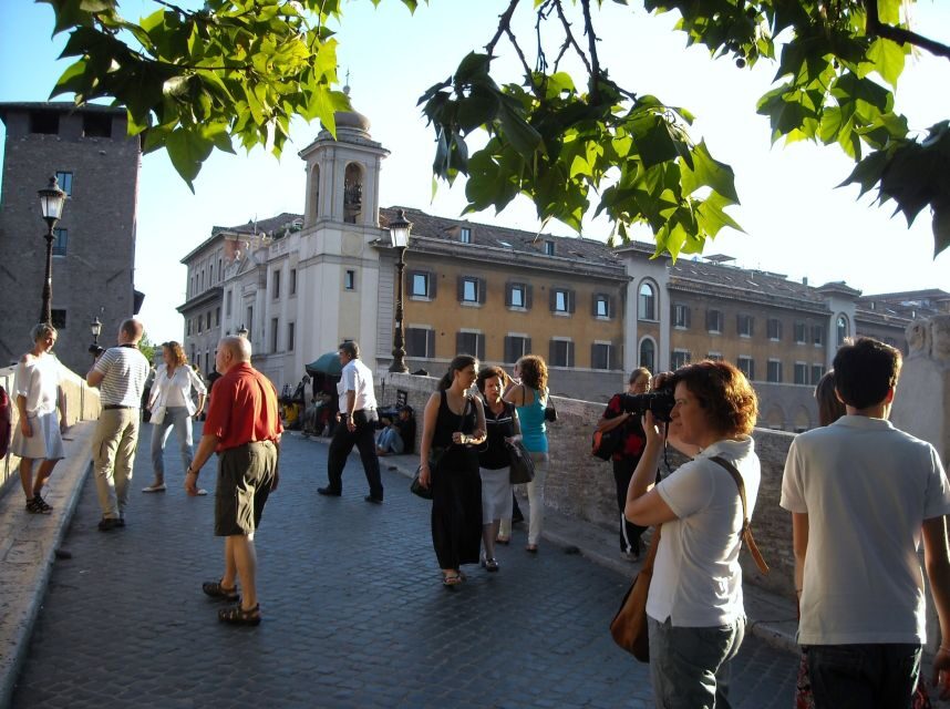 Rome: Jewish Ghetto and Trastevere, Half Day Walking Tour - Tiber Island and Ponte Fabricio: the crossing that changes everything