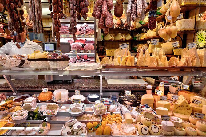 Rome: Lip Smacking 4 hours Foodie Tours in golf cart - Trevi Fountain and Piazza Venezia: Icon Photos Plus Quick Context