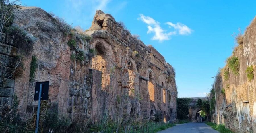 Rome: Mini hike to the ancient Parco degli Acquedotti - The route through neighborhoods: where the aqueduct story starts