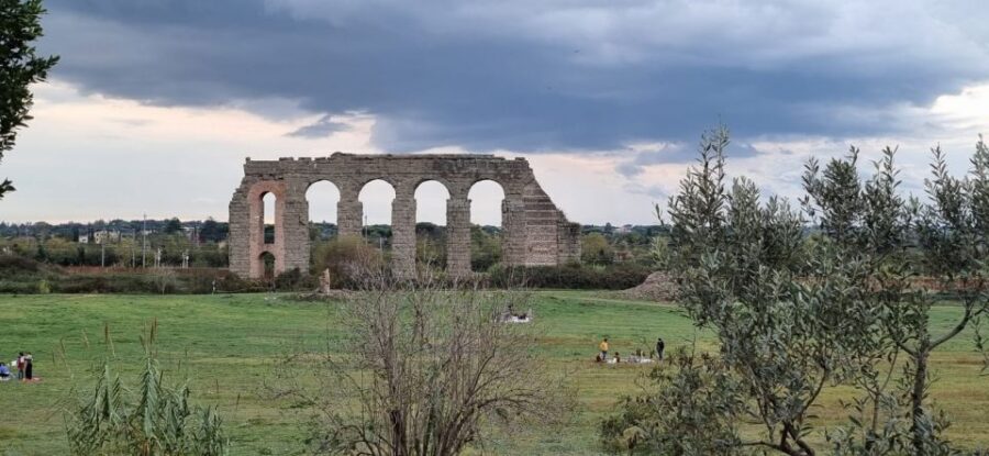 Rome: Mini hike to the ancient Parco degli Acquedotti - Meeting outside Pigneto: plan for a one-way finish