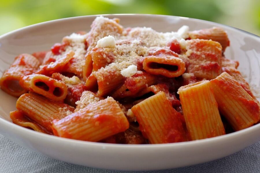 Rome: Monti Street Food Tour - Meet at Via Cavour: how the tour runs in 2.5 hours