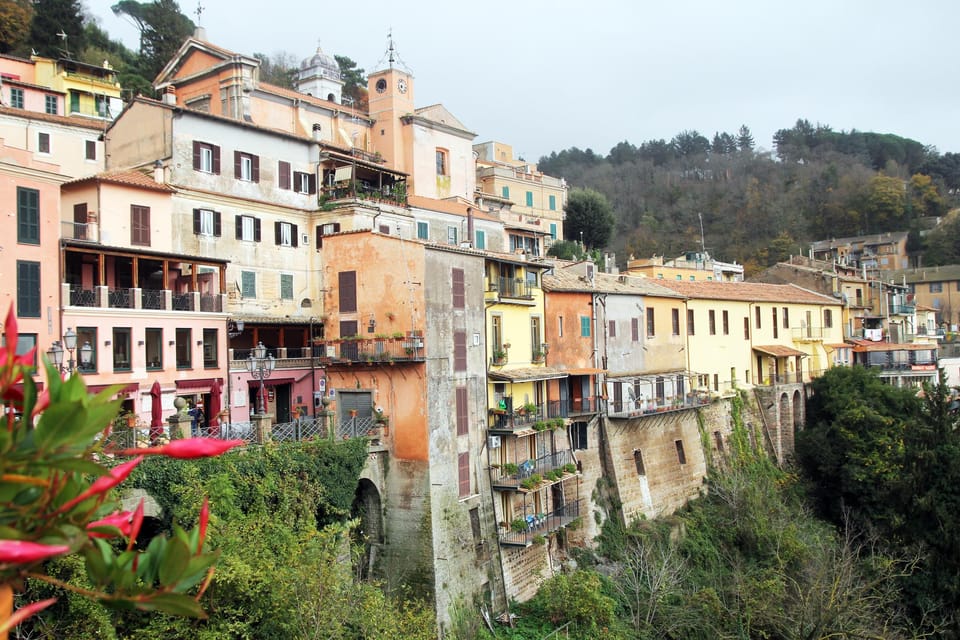 Rome: Nemi, Gandolfo & Castel Romano Photo and Shopping Tour - Castel Gandolfo: papal town views over Lake Albano