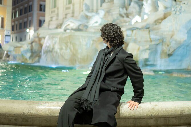 Rome: Night & Day Photoshoot in Rome with Pro Photographer - Colosseum at night: where light does the heavy lifting