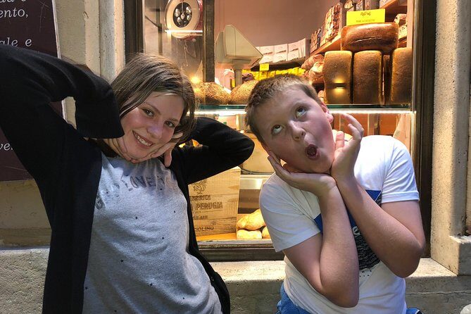 Rome Night Tour for Kids & Families With Gelato Pizza & Must-See Sites Lit Up - Meeting Point at Piazza delle Cinque Scole and the Easy Flow to Trevi
