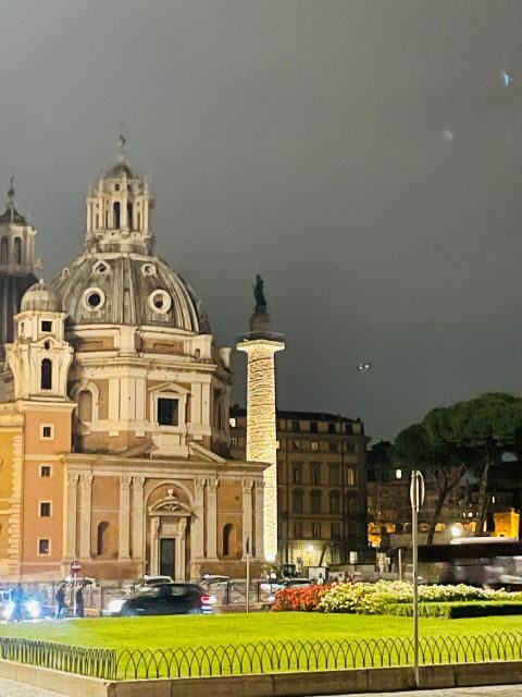 Rome: Nighttime Tour Outside the Colosseum with Local Guide - A 2-hour Rome night walk that doesn’t need tickets