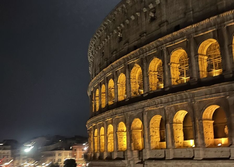 Rome: Nighttime Tour Outside the Colosseum with Local Guide - Meeting at Vittorio Emanuele II with an easy visual target