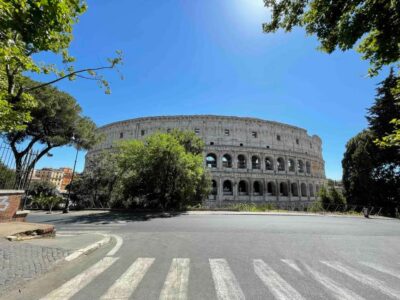 Rome: Out Of Crowds Colosseum Gladiator's Arena Guided Tour - Meeting point at Via dei Fori Imperiali: how to find your group quickly