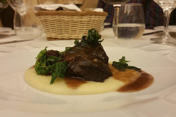 Rome Pantheon: Fine Food & Wine Pairing Dinner with Sommelier - The Roman Menu: Aperitivo, Cacio e Pepe, Beef (or Vegetarian), Then Sweets
