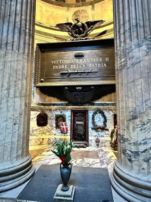 Rome: Pantheon Guided Tour with Reserved Entry Ticket - Walking in: what the guide helps you notice right away
