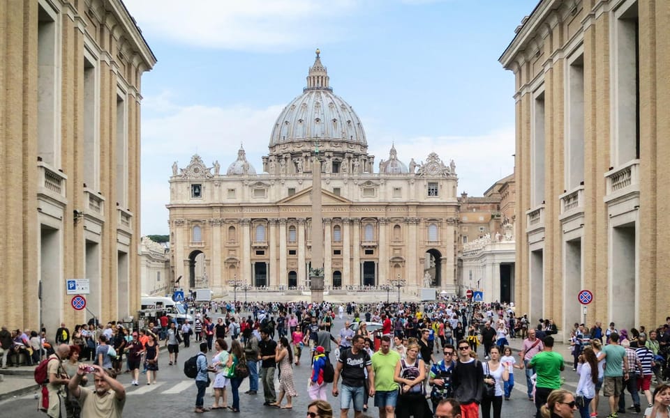 Rome: Papal Audience Experience - Entering the square with headsets and a guide who manages the crowd