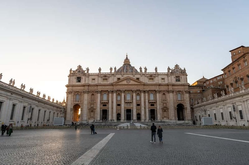 Rome: Papal Audience with Pope Leo IV - The Waiting Game: How the Cardinals and Crowd Set the Tone