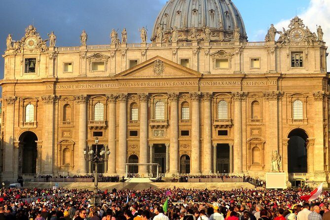 Rome :Papal Audience with Skip the Line Vatican Museums Guided Tour - Stop 1: St. Peter’s Square weekly audience (how the guidance really works)