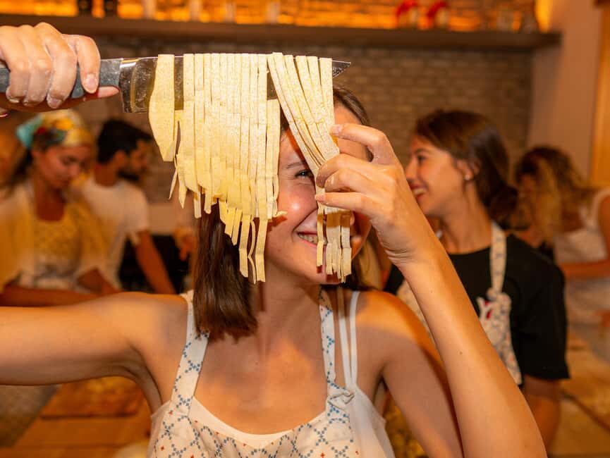 Rome: Pasta Cooking Class with Spritz Cocktails - Roman sauce secrets: cacio e pepe and carbonara