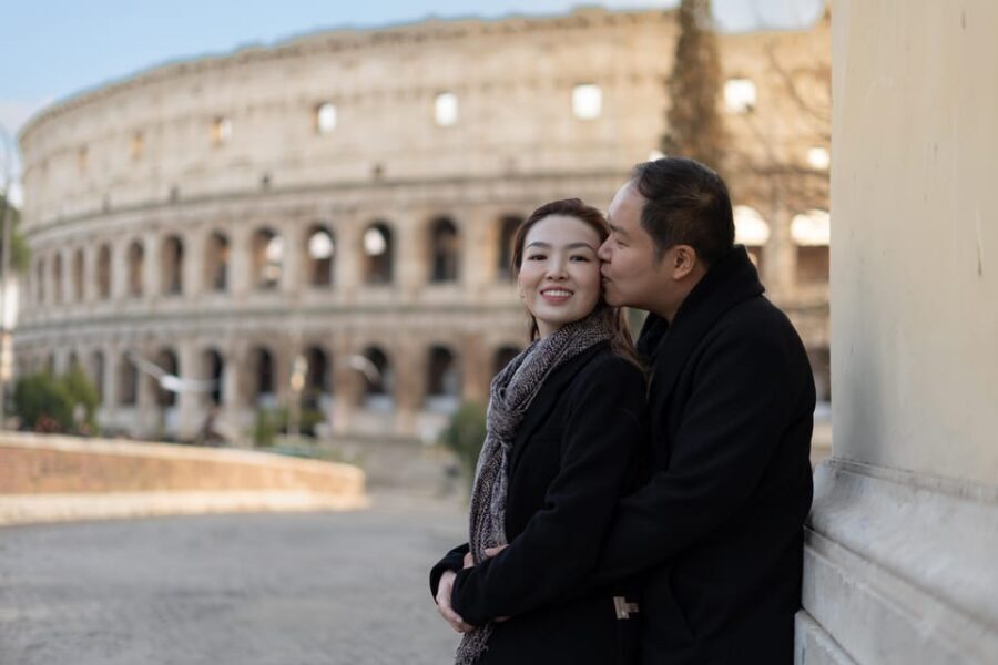 Rome: Personalized Photoshoot outside the Colosseum - Crowd reality: how to get Colosseum photos without losing your day