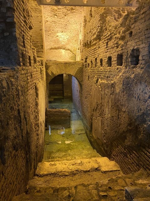 Rome: Piazza Navona and Trevi District Underground Pass - Trevi District Underground: Vicus Caprarius passages and street-level imagination