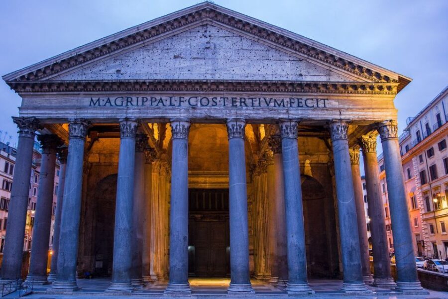 Rome: Piazzas and Fountains Sunset Tour with Aperitivo - Guides make the difference: what to look for