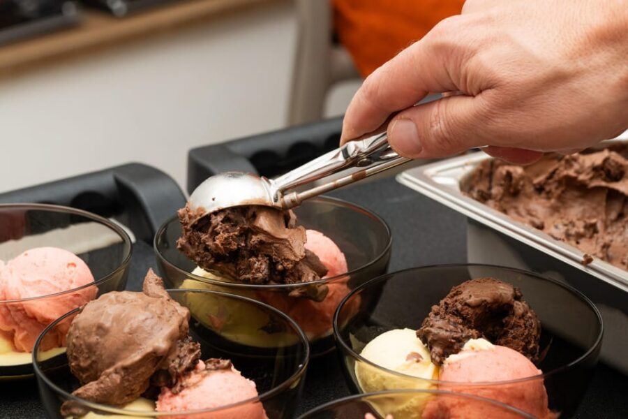 Rome: Pizza & Gelato Cooking Class + Private Chef - What you actually eat: appetizers, wine, and the chef-led meal feel