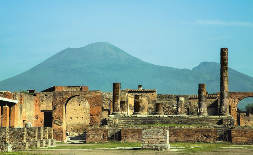 Rome: Pompeii and Naples Day Trip with Pompeii Entry Ticket - Naples with a clock: 2.5 hours for vicoli, pizza margherita, and the hop-on-hop-off plan