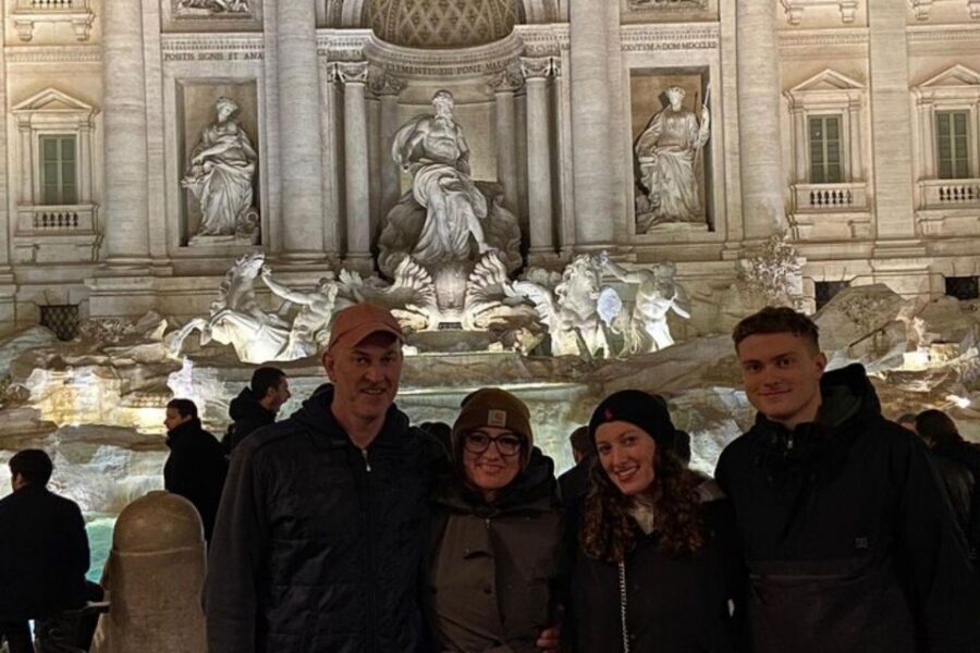 Rome : Private custom walking tour with a local guide - Languages, private comfort, and that stress-free hotel pickup advantage