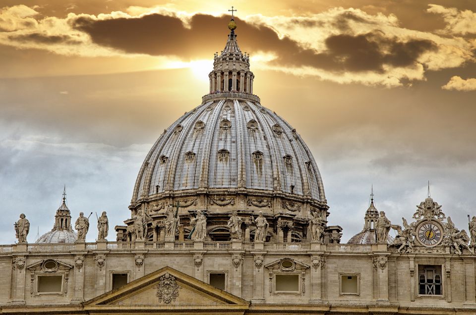 Rome: Private Early Morning Vatican & Sistine Chapel Tour - Meeting point and getting in without the stress