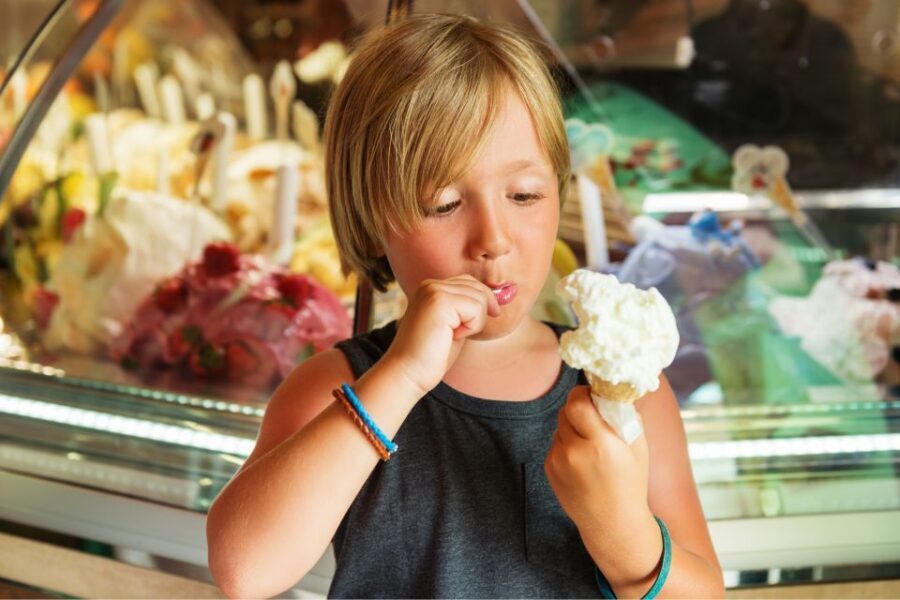 Rome Private Family Walking Tour with Games for Kids - Venchi Chocolate and Gelato: the stop that works as a reset