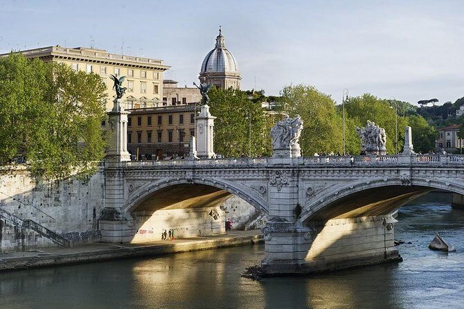Rome, Private Photography Guided Tour - Capture Iconic Sights - Stop 1: Foro Romano, Tiber Island, and Colosseum Viewpoints