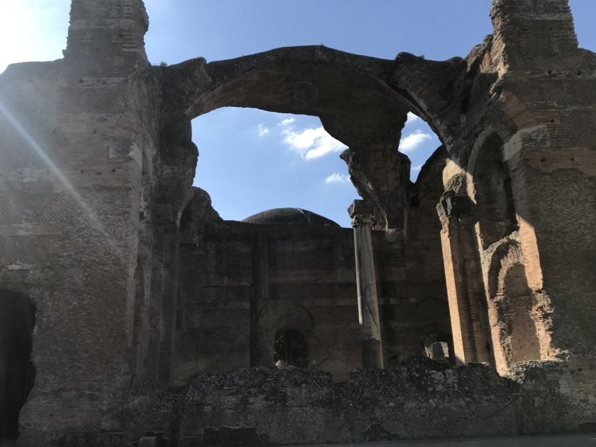Rome: Private Tour of Hadrian's Villa with Archaeologist - The annular corridor and Tablinum: meeting space with big meaning