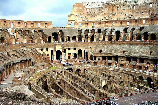 Rome : Private Tour of the Colosseum Arena and Ancient Rome - Palatine Hill in a guided hour: views and context