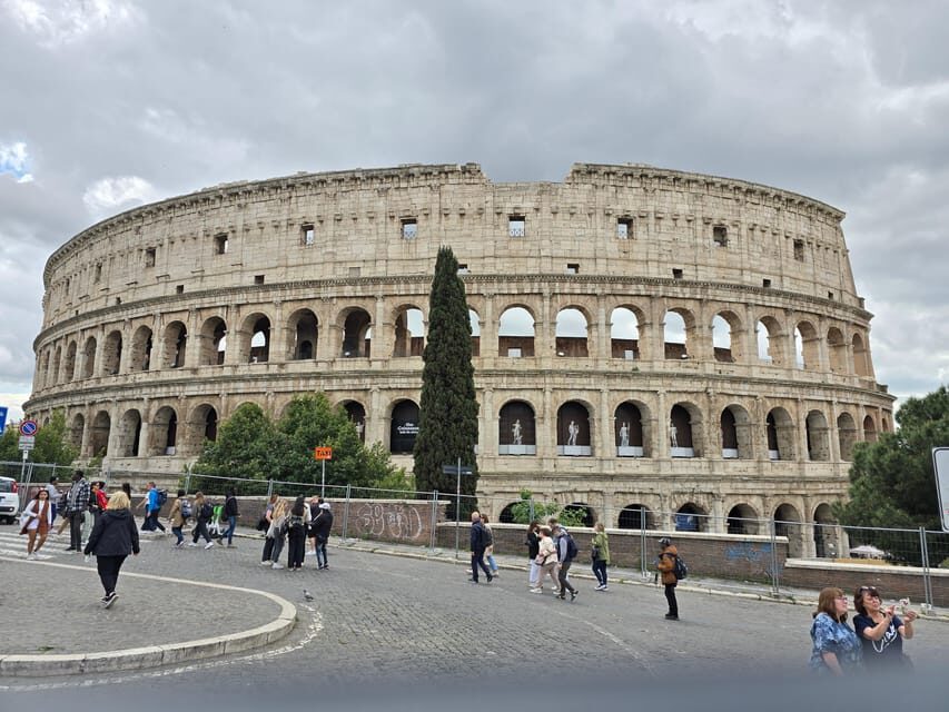 Rome: Private Tour on Electric Tuk-Tuk of Rome City Center - From Colosseum to Giardino degli Aranci: first views, fast context