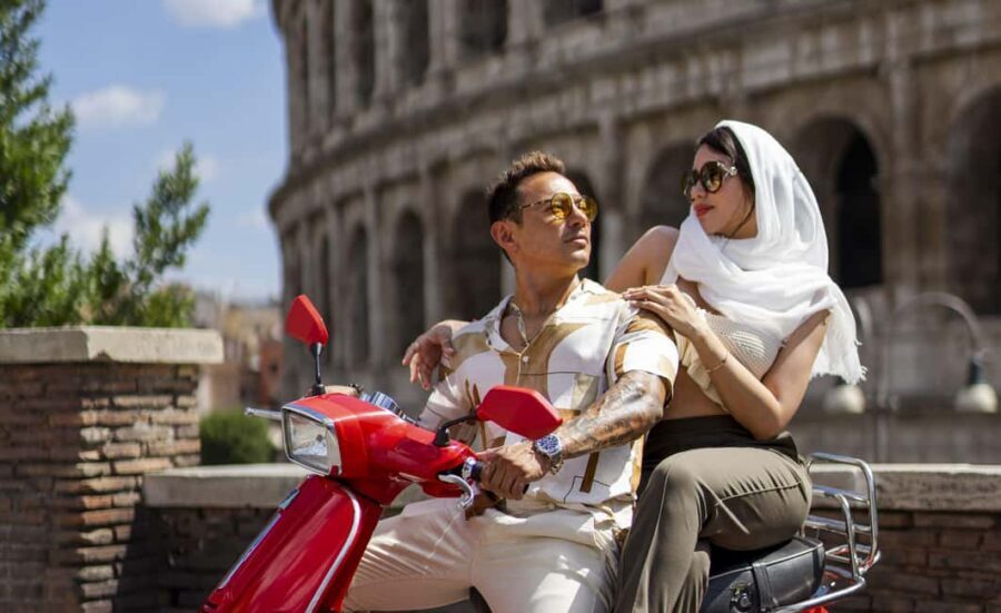 Rome: Private Vespa Tour with Professional Photoshoot - Colosseum to Giardino degli Aranci: the opening sweep