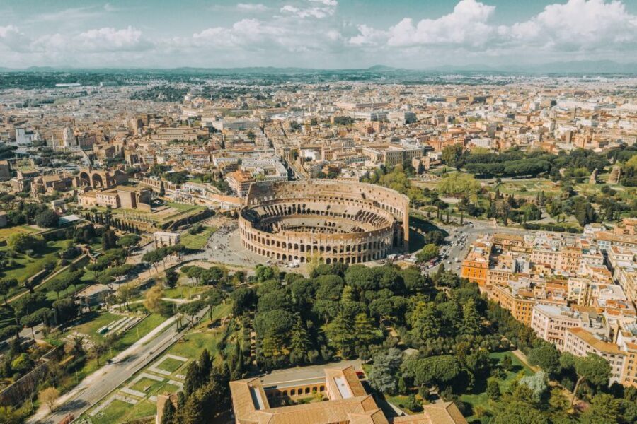 Rome: Rent an E-Scooter - Finding the We-Go Shop at Piazza dei Santi Apostoli 54