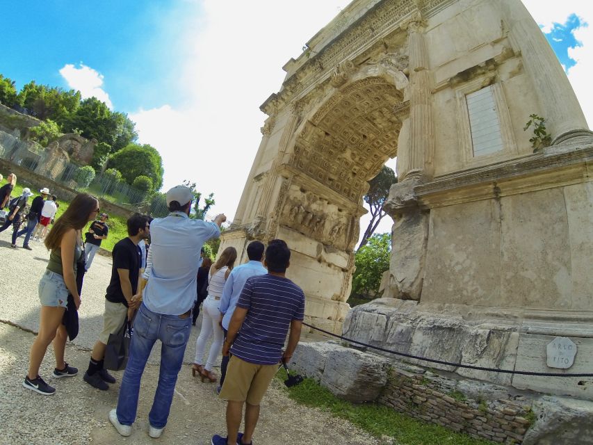 Rome: Roman Forum, Palatine, and Circus Maximus Tour - Arch of Constantine: the instant scale check