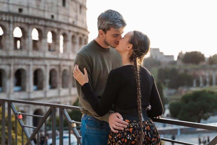 Rome: Romantic Couple Photoshoot. Choose your spot! - Castel Sant’Angelo and Sant’Angelo Bridge: Big Views by the Tiber