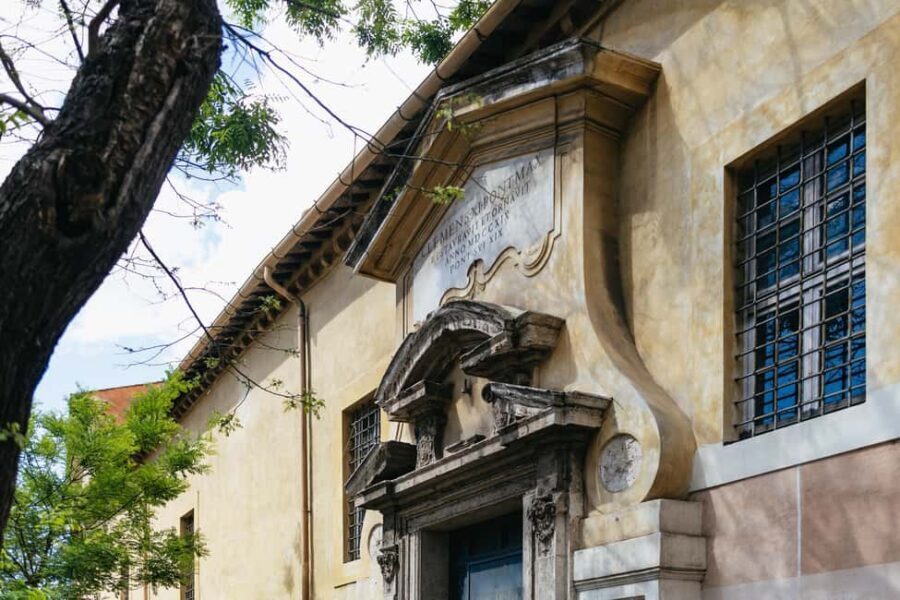 Rome: San Clemente Underground and Basilica Guided Tour - Going down to level one: the forgotten 4th-century basilica