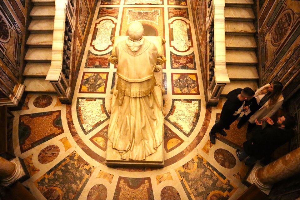 Rome: Santa Maria Maggiore and Panoramic Dome Guided Tour - The basilica inside: mosaics, symbols, and a holy door moment