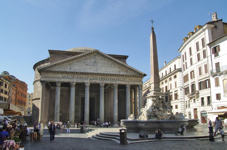 Rome Squares and Fountains: 3-Hour Walking Tour - Palazzo Spada’s perspective trick: seeing Borromini’s shortcut