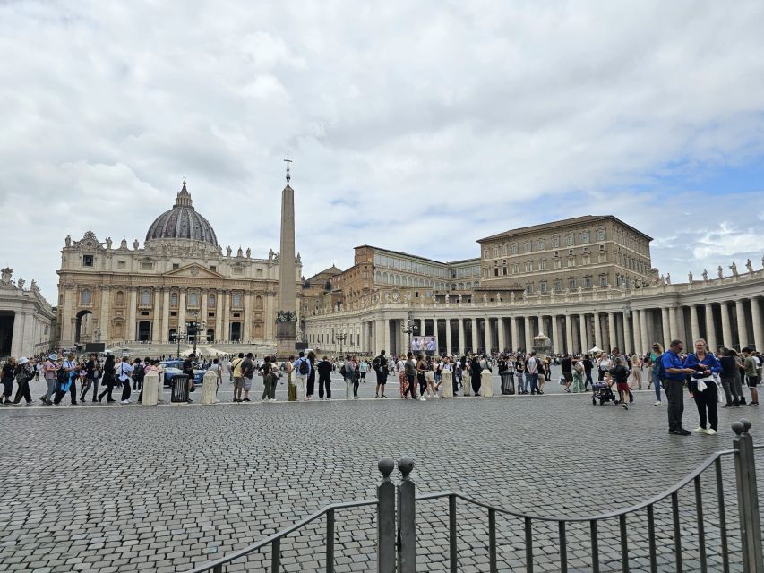 Rome: St. Peter's Basilica and Papal Tombs Guided Tour - Meeting your guide near St. Peter’s: quick start, easy location