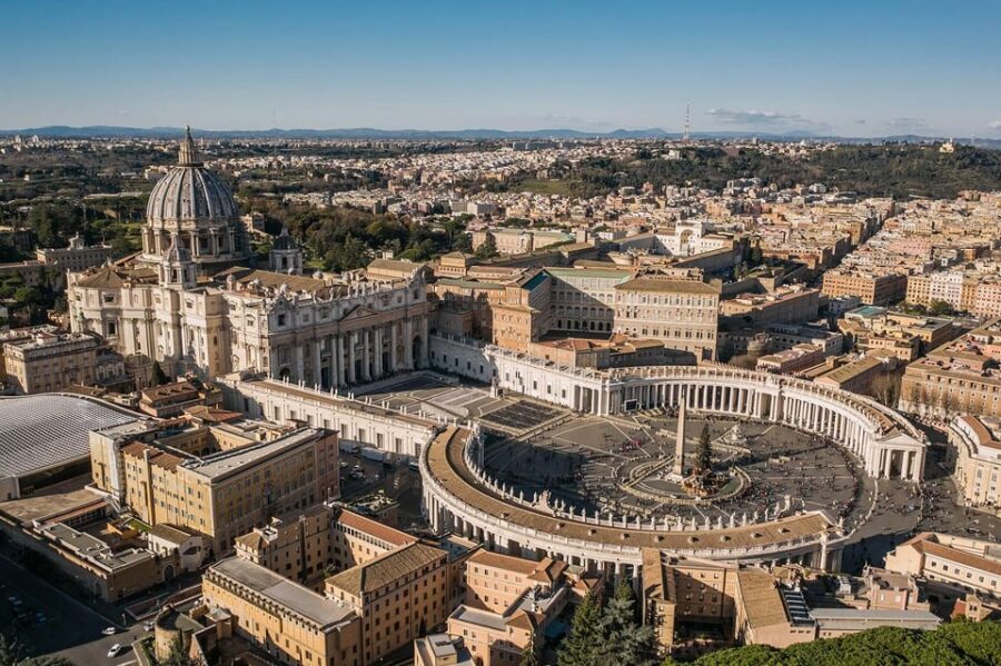 Rome: St.Peter's Basilica Audio Guide with Dome Tickets - Meet Your Host Near St. Peter’s Basilica (So You Start Fast)