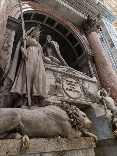 Rome: St. Peter's Basilica Guided Tour with Papal Tombs - Going below ground: the crypt level and papal tombs