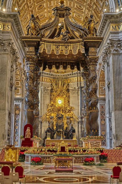 Rome: St. Peter's Basilica, papal tombs tour also with Dome - The guide style and the headsets: how the tour stays readable