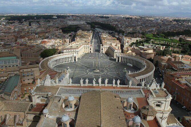 Rome St. Peter's Basilica Tour with exclusive Underground Access - St. Peter’s Square: your fast orientation moment
