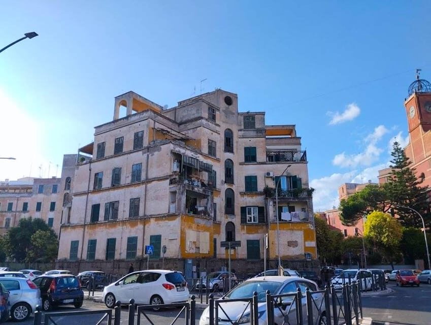 Rome street art tour: off the beaten path with a local guide - Lisa’s storytelling: history, authors, and context you can actually use