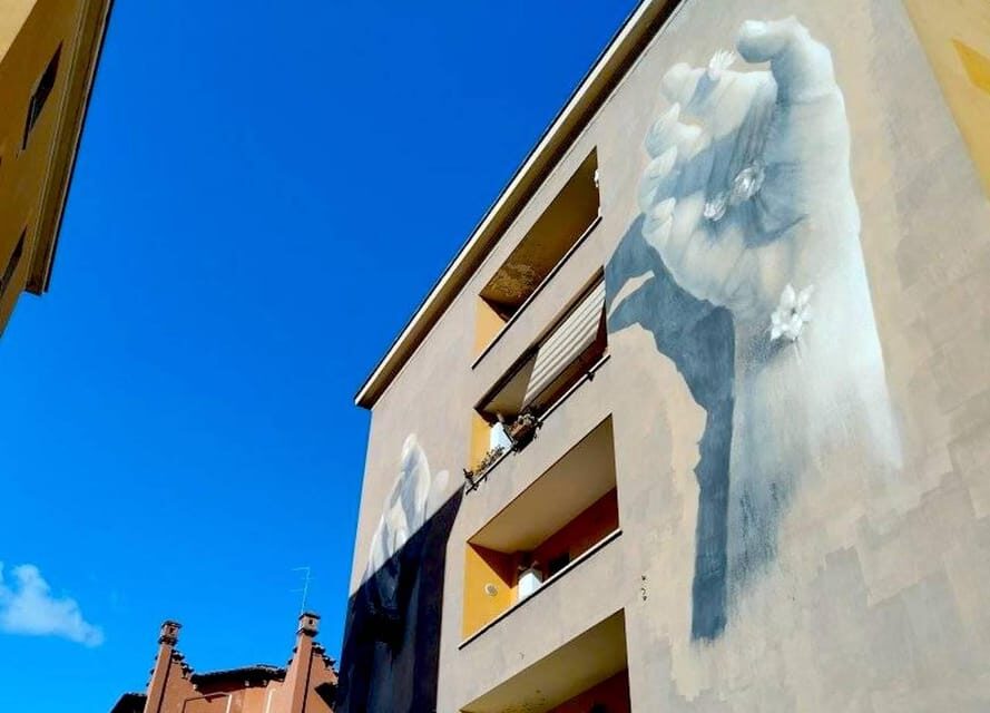Rome street art tour: off the beaten path with a local guide - Practical stuff that keeps the tour easy: shoes, water, and summer hats