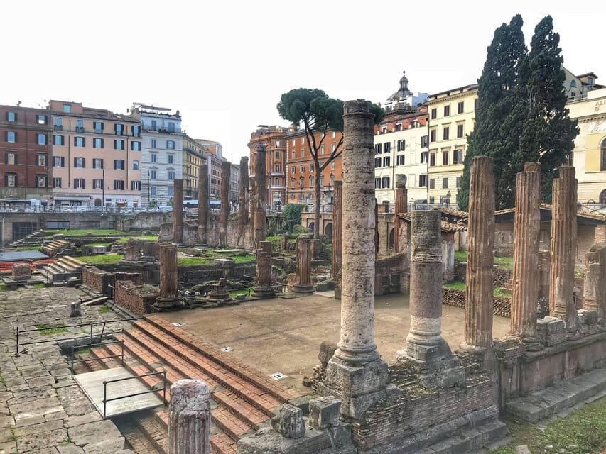 Rome Street Food: Delights at Campo dei Fiori & Ghetto Area - Into the Jewish Ghetto: fried artichoke and the stories behind it