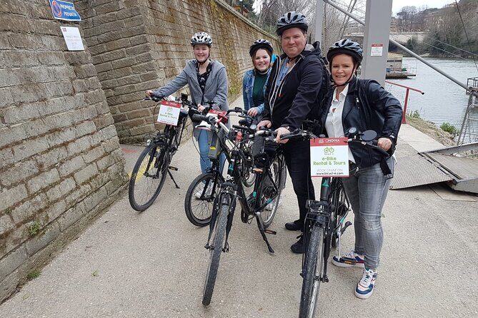Rome Tiber cycle path: Electric & Muscle Rental Bike - Riding comfort: what to expect when pavement gets bumpy