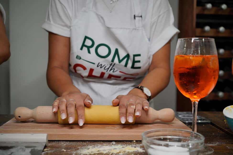 Rome: Traditional Pasta with Cocktails Cooking Class - Carbonara or cacio e pepe: choosing your sauce and mastering the finish